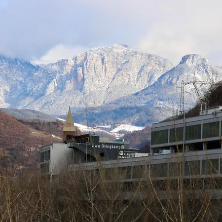 Lägenhetshotell Buecherstube Im Living Kampill Bolzano